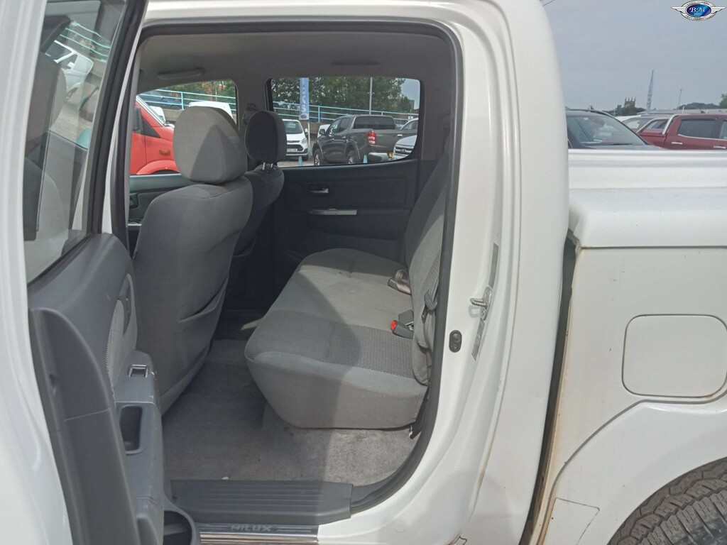 Toyota HILUX Invincible 4X4 D-4d Dcb White #14