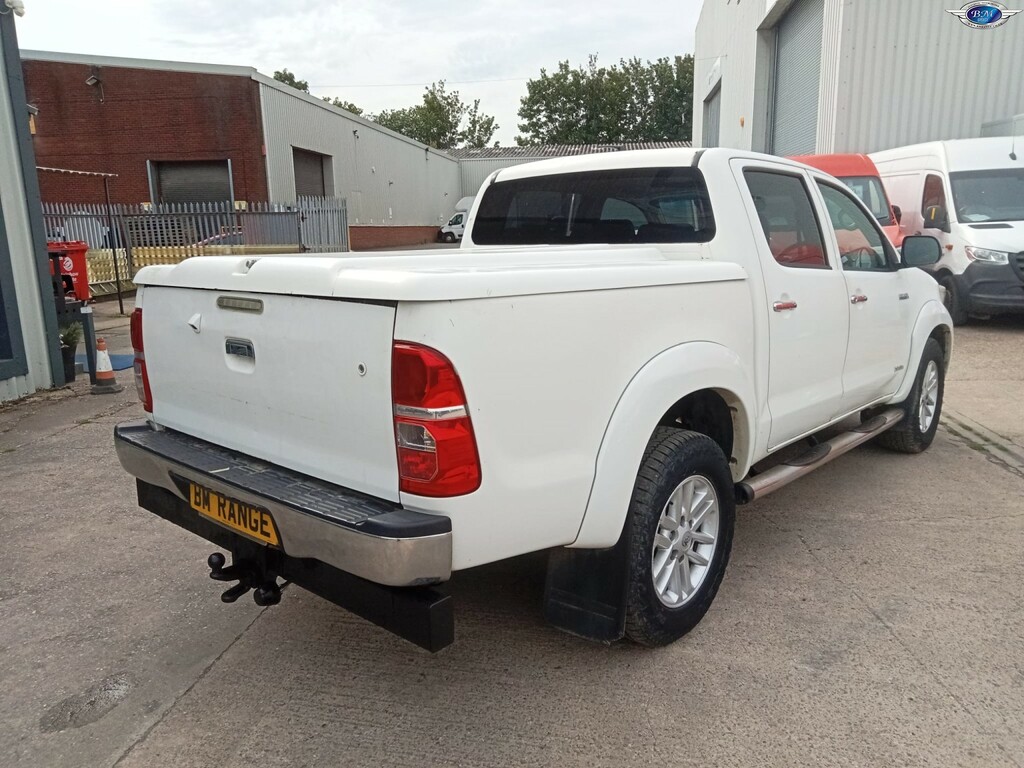 Toyota HILUX Invincible 4X4 D-4d Dcb White #8