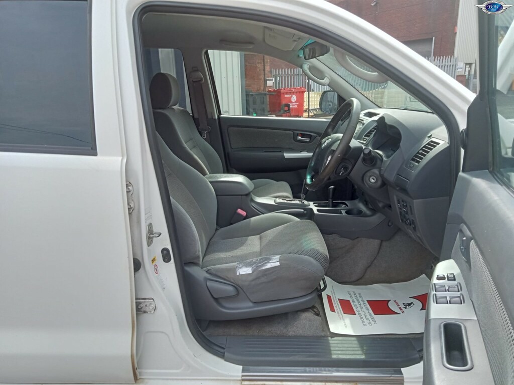 Toyota HILUX Invincible 4X4 D-4d Dcb White #12