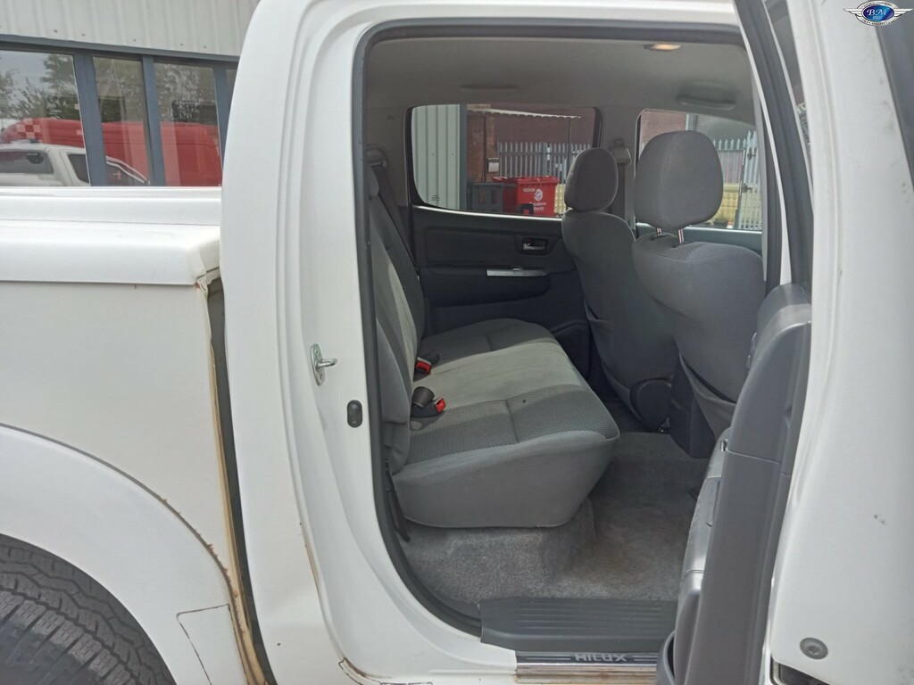 Toyota HILUX Invincible 4X4 D-4d Dcb White #13