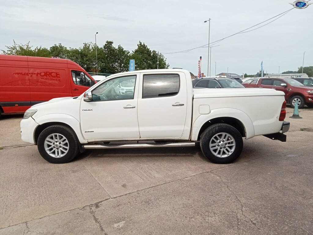 Toyota HILUX Invincible 4X4 D-4d Dcb White #4