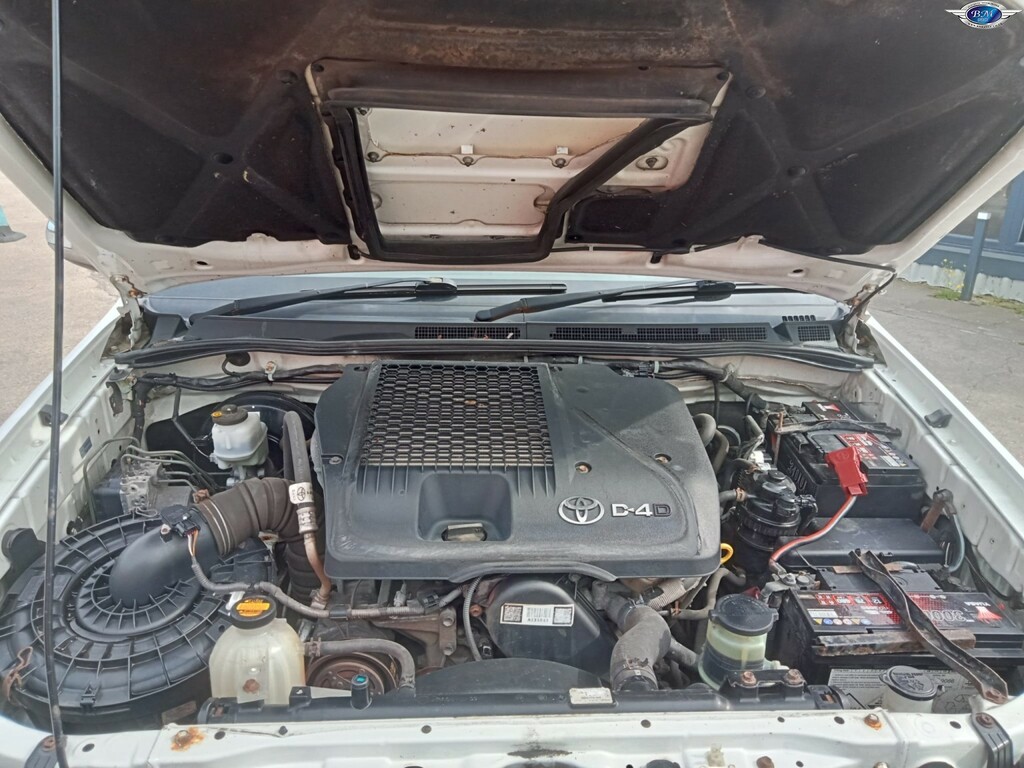 Toyota HILUX Invincible 4X4 D-4d Dcb White #18