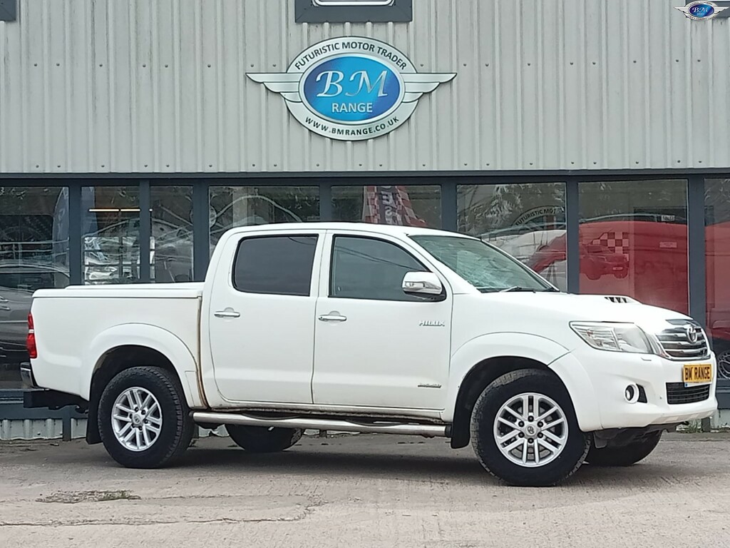 Toyota HILUX Invincible 4X4 D-4d Dcb White #1
