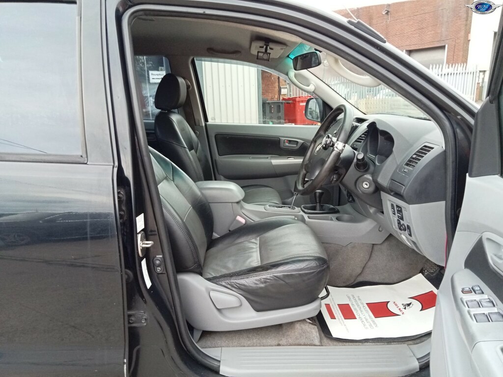 Toyota HILUX 4X4 D Black #14