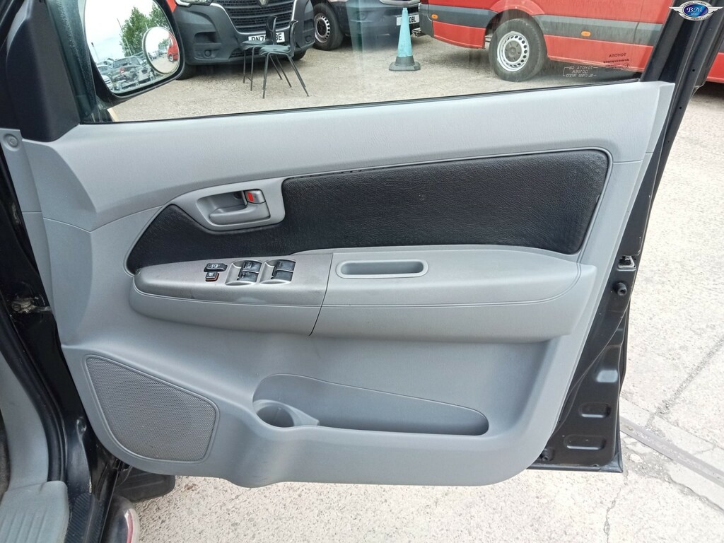 Toyota HILUX 4X4 D Black #13