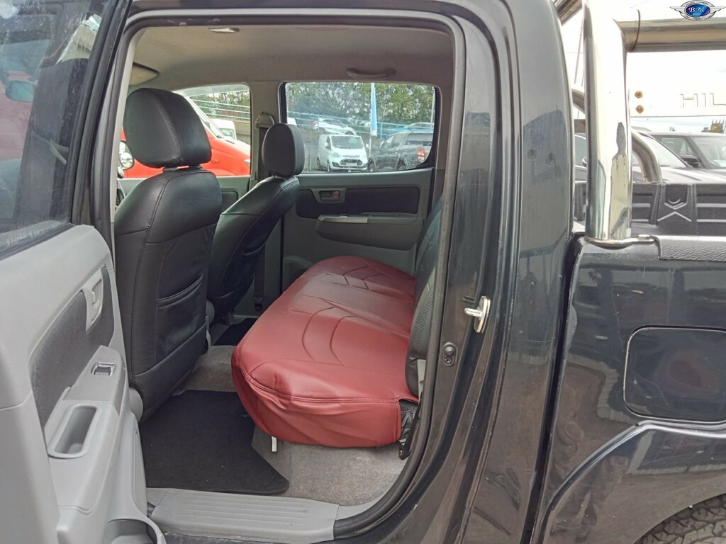 Toyota HILUX 4X4 D Black #16