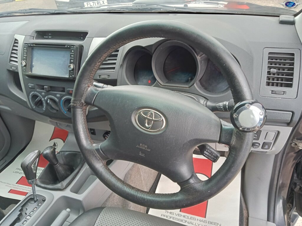Toyota HILUX 4X4 D Black #10