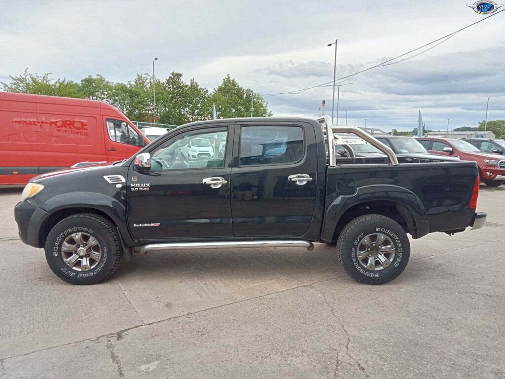 Toyota HILUX 3.0 D-4d Invincible Black #4