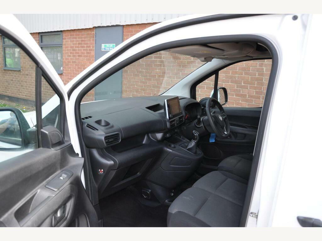 Vauxhall Combo 1.5 Turbo D 2300 Sportive L1 H1 Euro 6 White #3