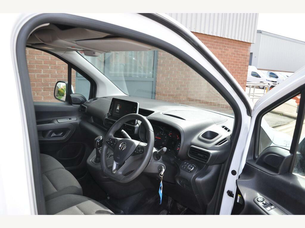 Vauxhall Combo 1.5 Turbo D 2300 Sportive Panel Van Man White #9