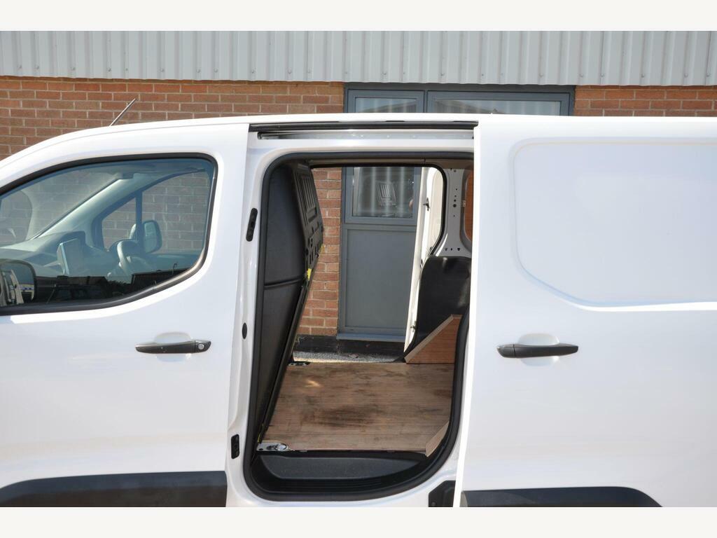 Peugeot Partner Mpv White #7