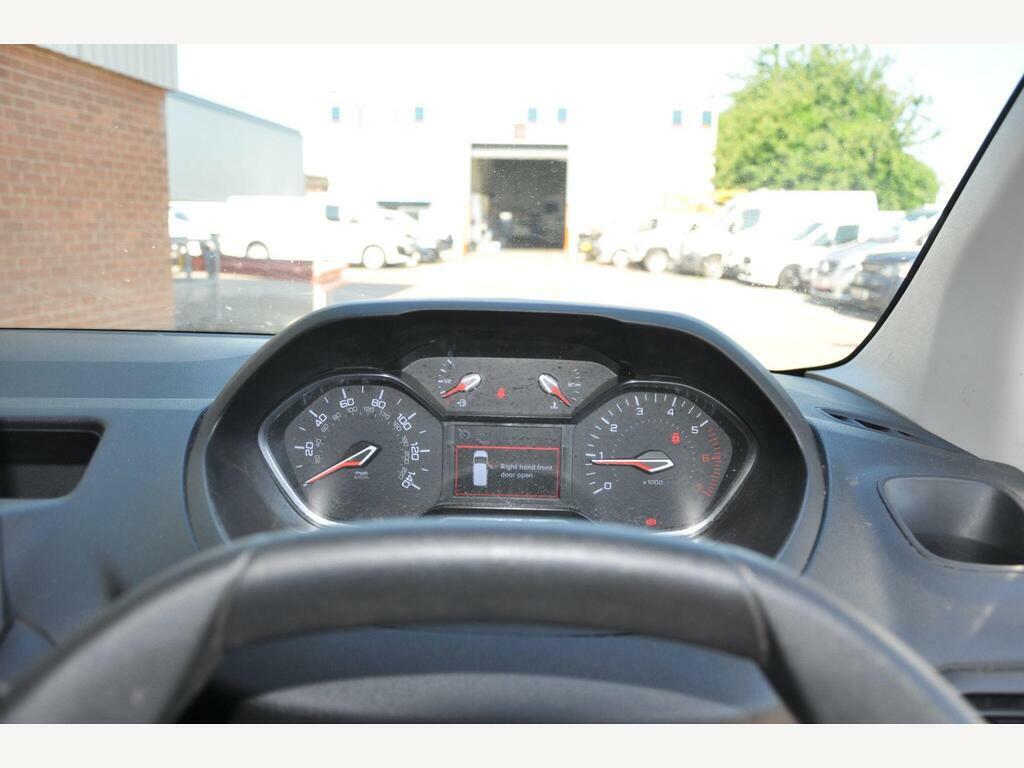Peugeot Partner Mpv White #15
