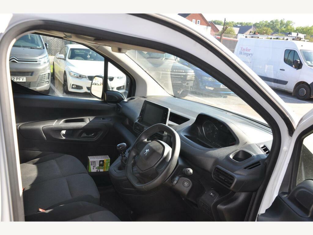 Peugeot Partner Mpv White #9