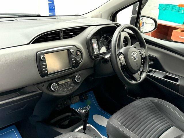 Toyota Yaris Vvt-h Icon Tech Hatchback WJ69LSK Brown #3
