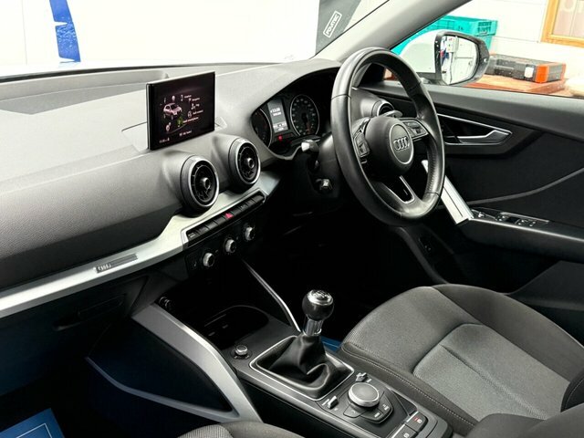 Audi Q2 Tfsi 30 Sport Suv MK19OWM White #5