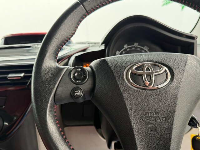 Toyota IQ Hatchback White #16