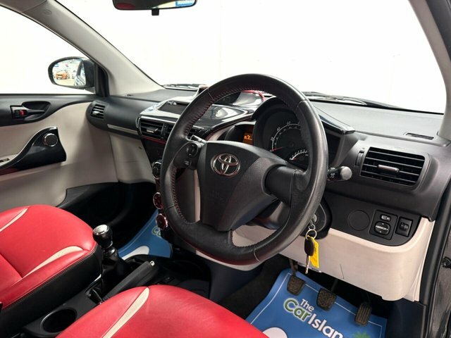 Toyota IQ Hatchback White #12