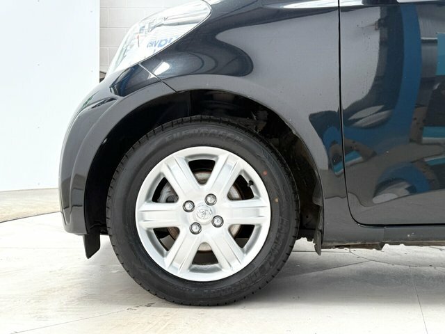 Toyota IQ Hatchback White #8