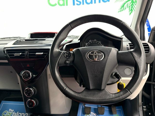 Toyota IQ Hatchback White #15