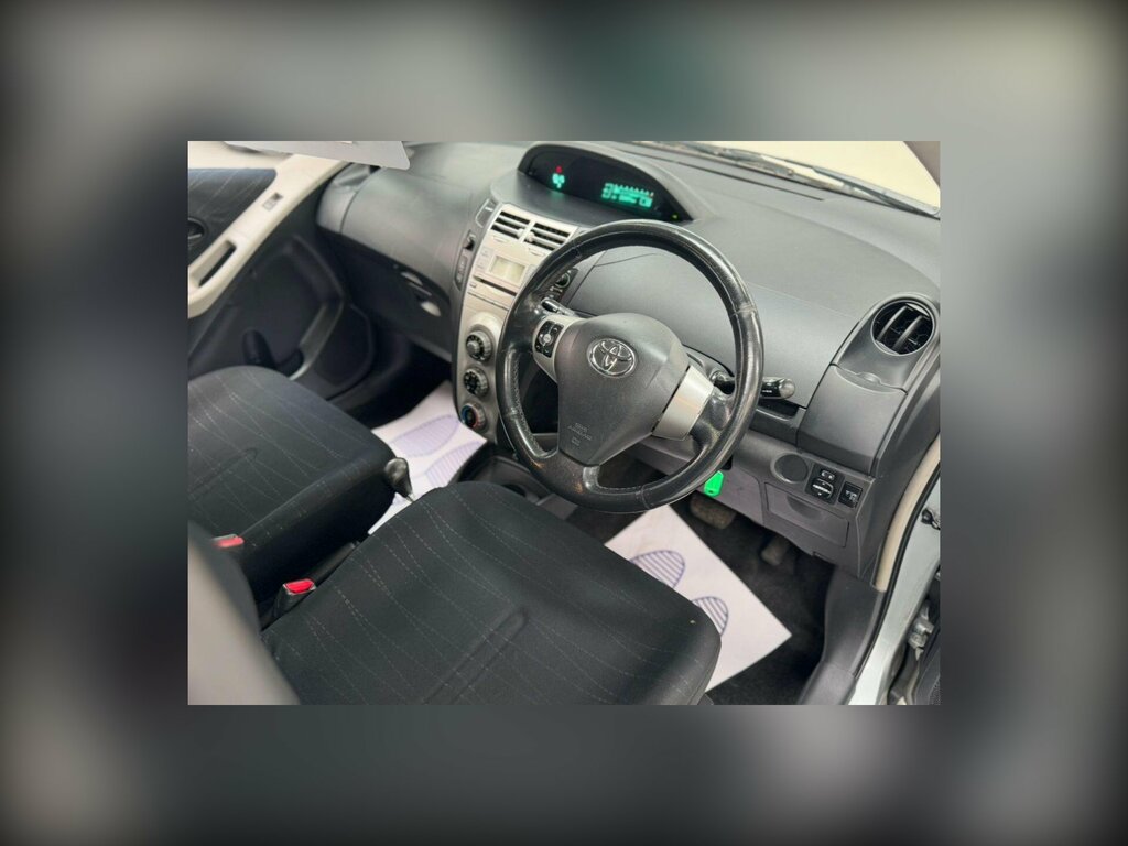 Toyota Yaris 1.3 Zinc Hatchback Multimode 136 Gkm, Silver #3