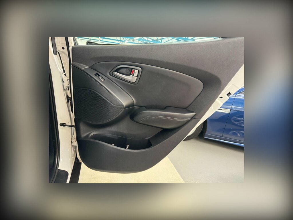 Hyundai Ix35 Estate White #46