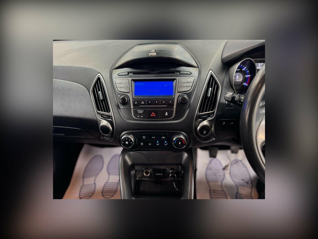 Hyundai Ix35 Estate White #14