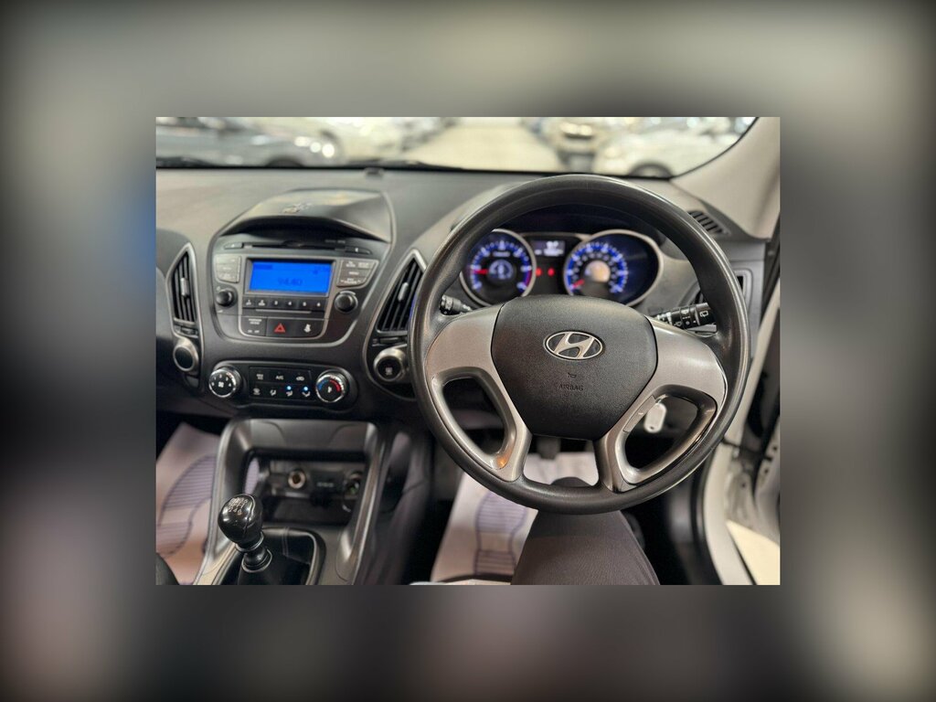 Hyundai Ix35 Estate White #13