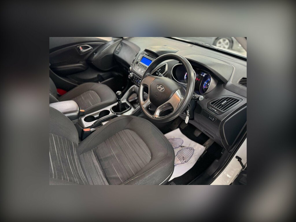 Hyundai Ix35 Estate White #9