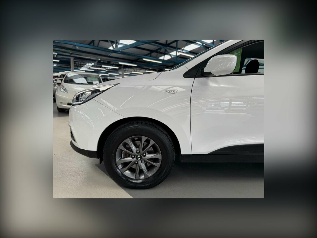 Hyundai Ix35 Estate White #4