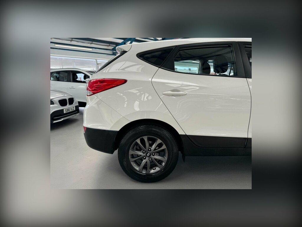 Hyundai Ix35 Estate White #7
