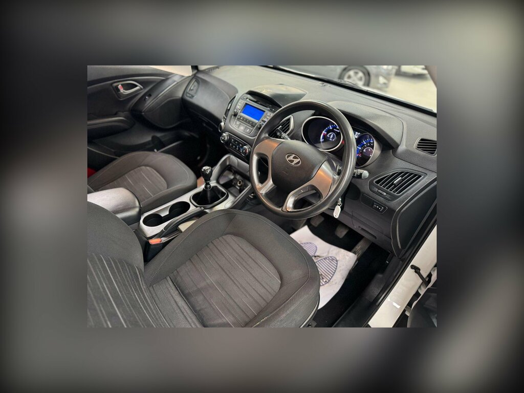 Hyundai Ix35 Estate White #2