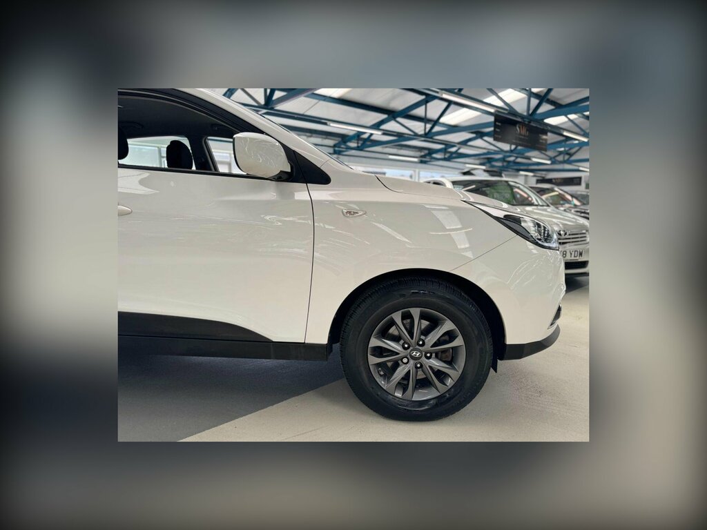 Hyundai Ix35 Estate White #8