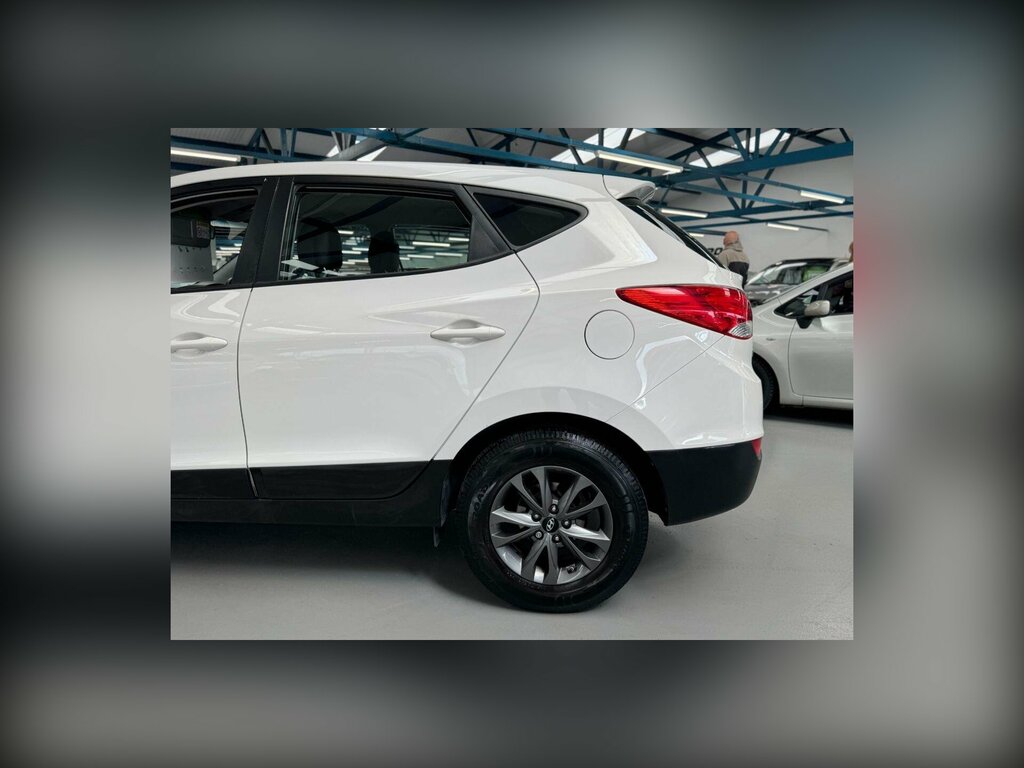 Hyundai Ix35 Estate White #5