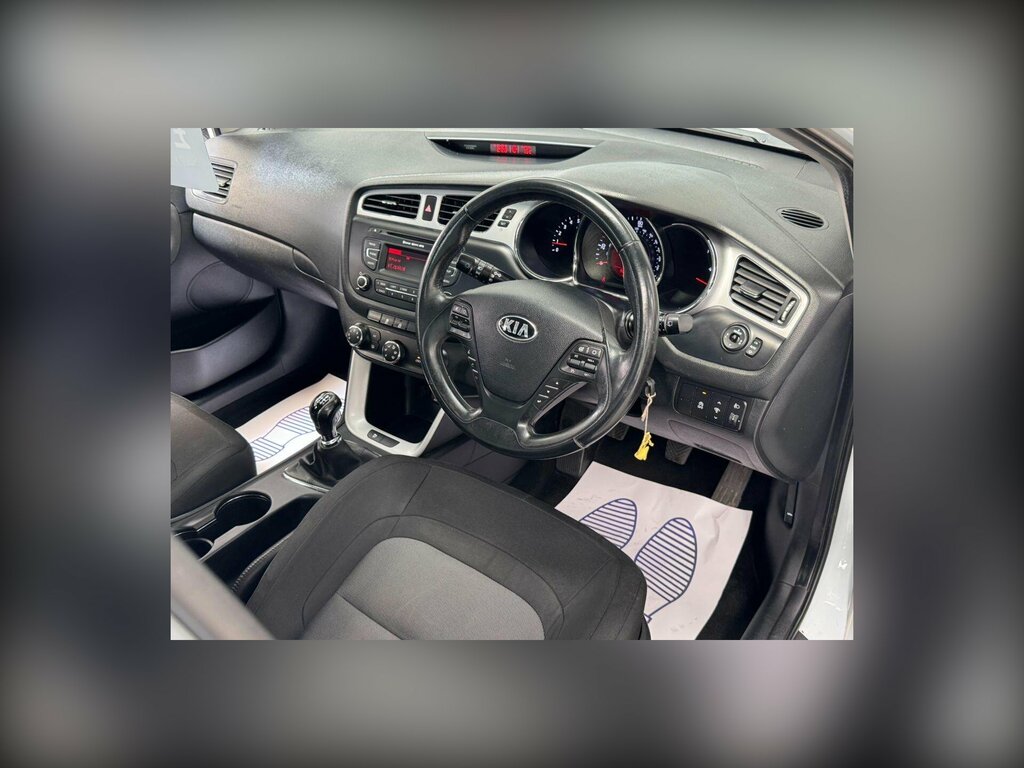 Kia Ceed 1.6 Crdi Ecodynamics 2 Hatchback White