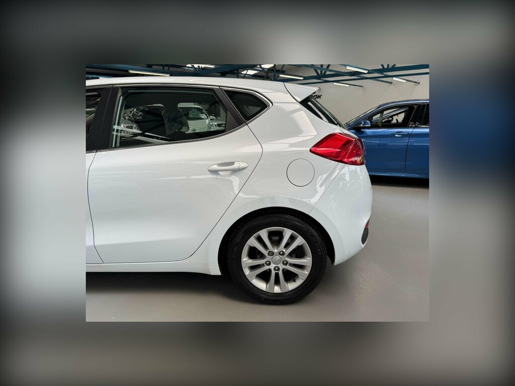 Kia Ceed 1.6 Crdi Ecodynamics 2 Hatchback White #5
