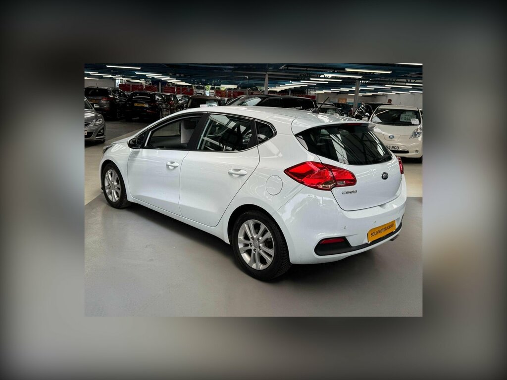 Kia Ceed 1.6 Crdi Ecodynamics 2 Hatchback White #6