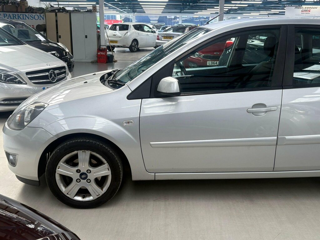 Ford Fiesta 1.4 Zetec Climate Silver #6