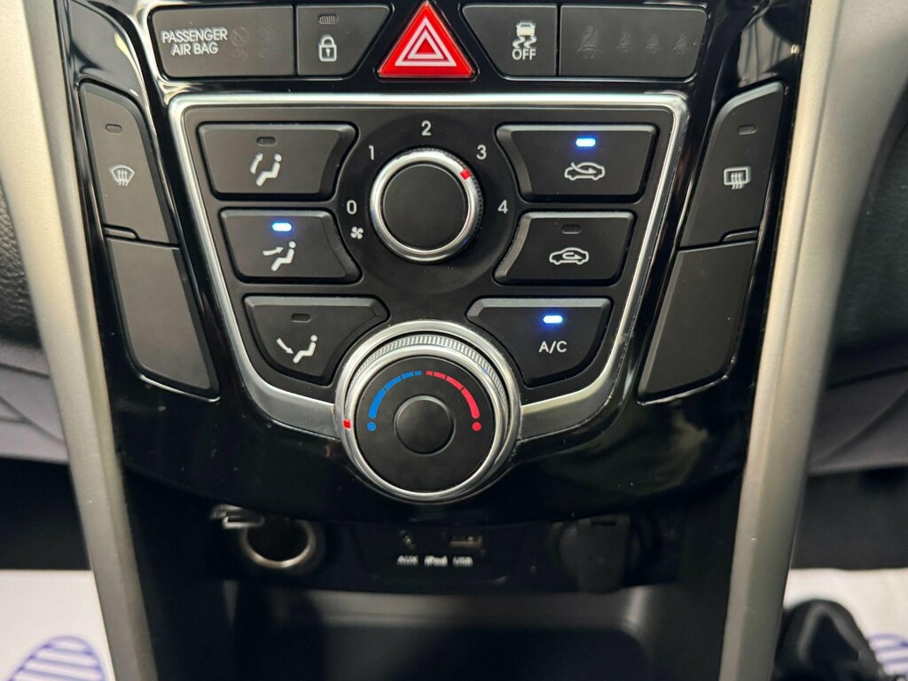 Hyundai I30 1.4 Comfort 108 Bhp Blue #29