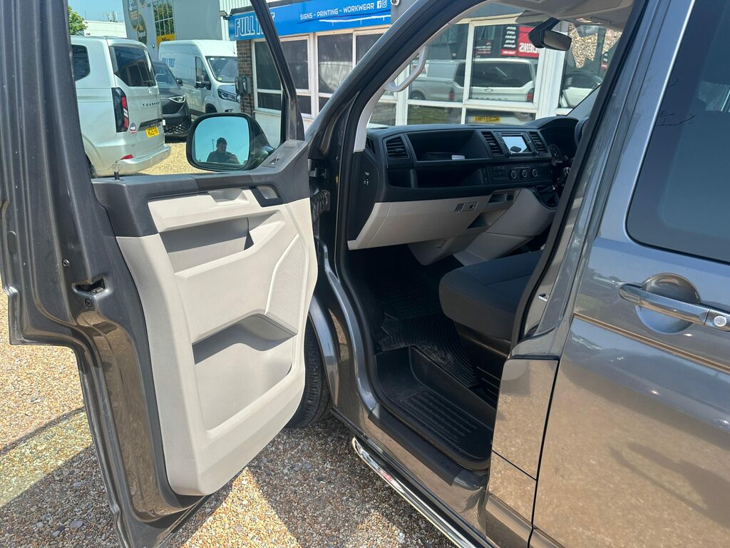 Volkswagen Transporter 2.0 Tdi Bmt 102 Highline Kombi Van  #2
