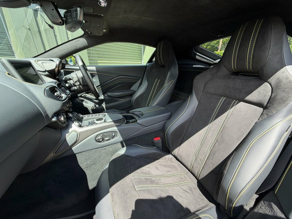 Aston Martin Vantage 4L Null Grey