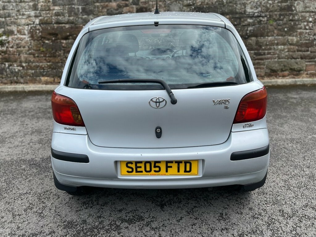 Toyota Yaris 1L T3 Silver #6