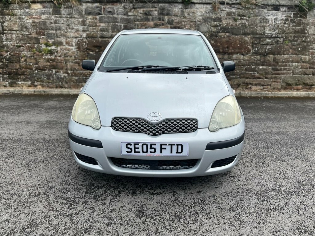 Toyota Yaris 1L T3 Silver #2