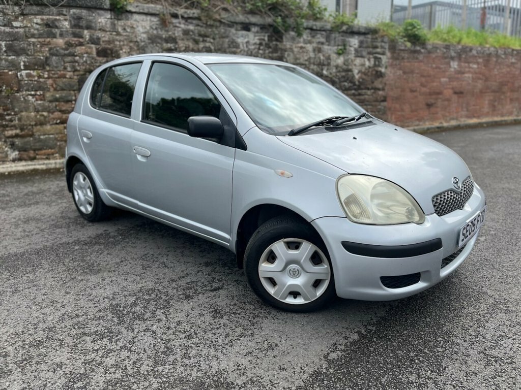 Toyota Yaris 1L T3 Silver #3