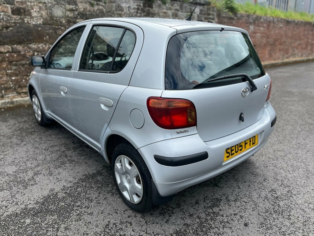 Toyota Yaris 1L T3 Silver #5