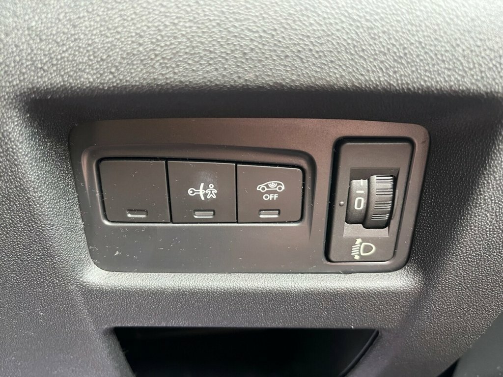 Citroen C4 Hatchback White #25