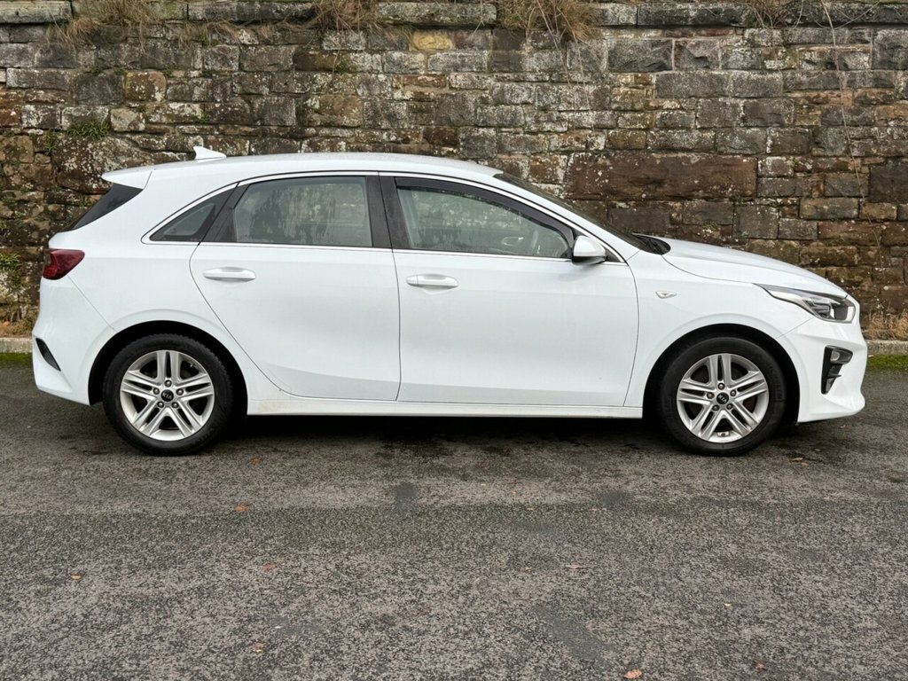 Kia Ceed 1L 2 White #4