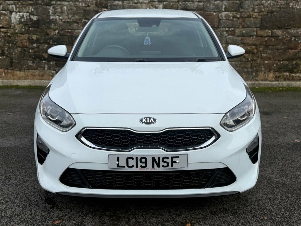 Kia Ceed 1L 2 White #2