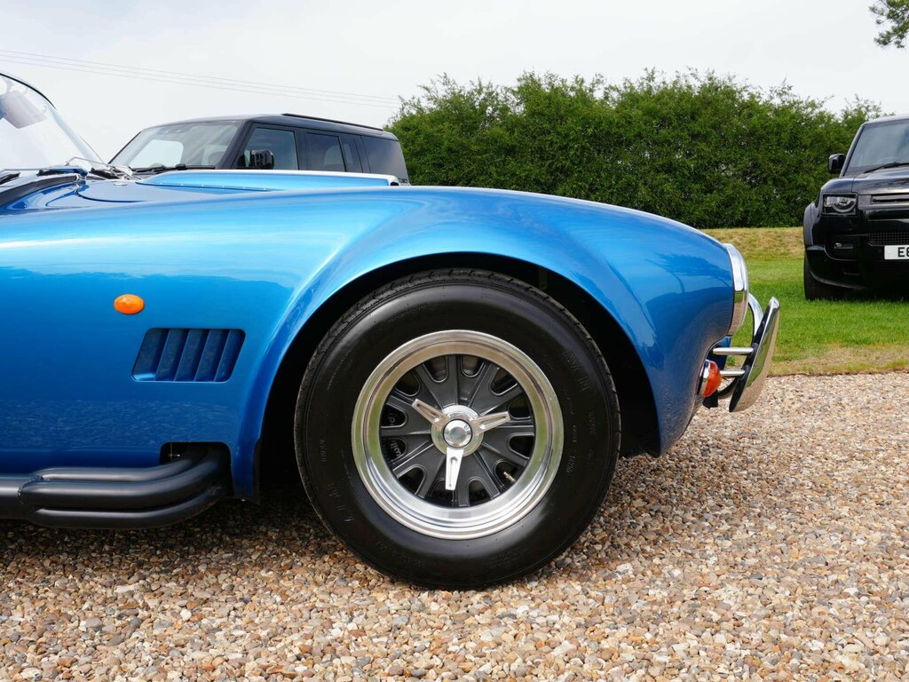 AC Cobra Superblower FJ72GXX Blue #4