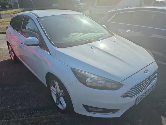 Ford Focus 1.0T Ecoboost Titanium Hatchback LR66XTX White #2