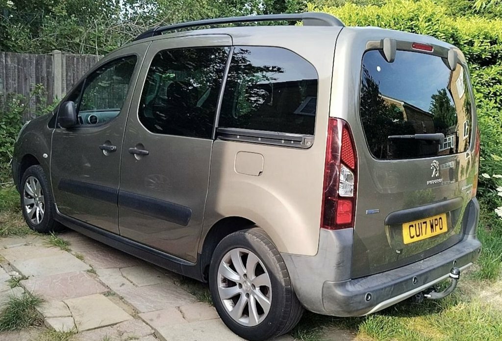 Peugeot Partner Tepee 1.2L Outdoor Brown #3